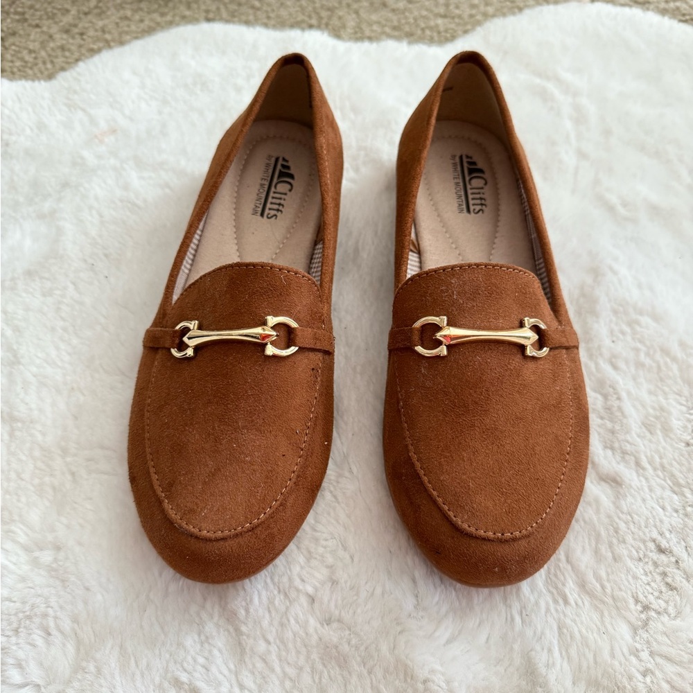 Cliffs by White Mountain Brown Suede Loafers